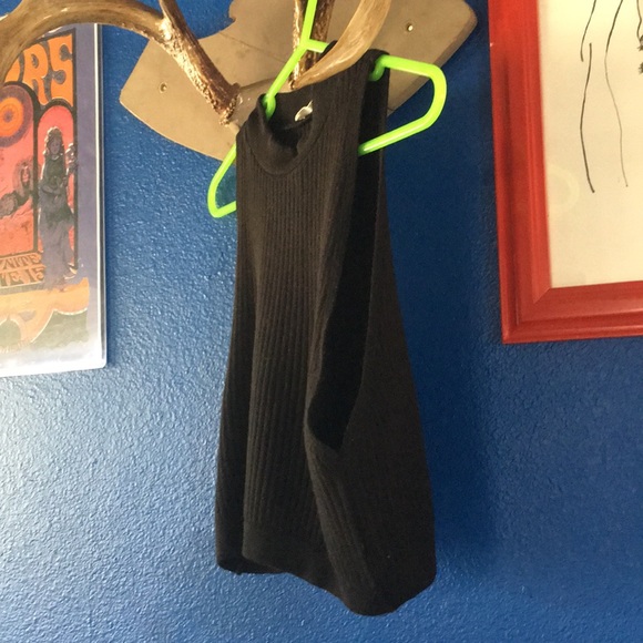 SOLDMock Neck Sleeveless Crop Top - Picture 3 of 7